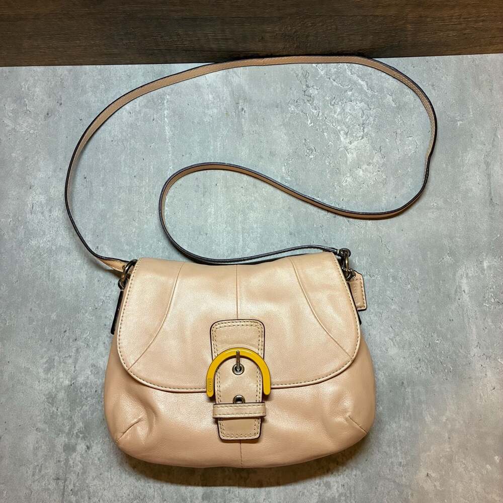 Y2K Vintage Coach Soho Shell Pearlescent Leather Flap Small Crossbody Purse